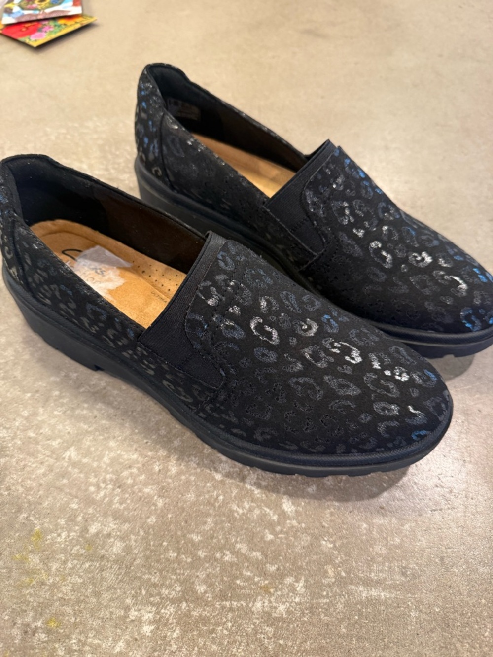🍄 Clarks Black Leopard-Print Slip-On Loafers